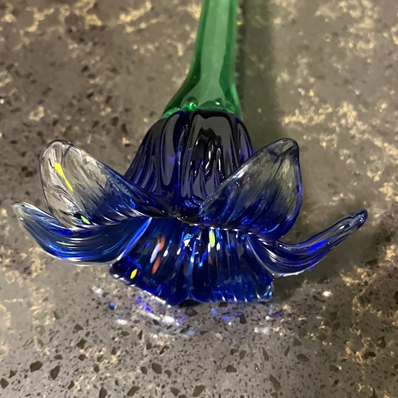 Glass Flower - Picture 4 of 9